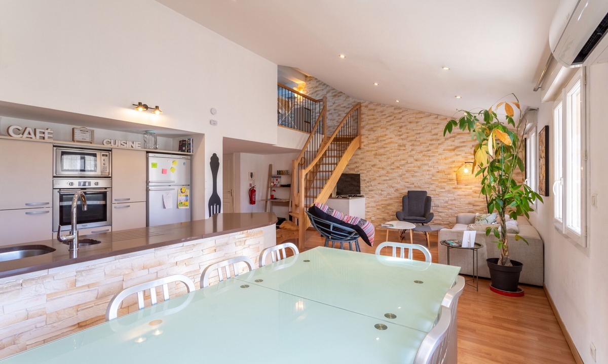 Le Boulou Apartment | Apartment 'Le 38 Duplex Familial' with Wi-Fi and Air Conditioning