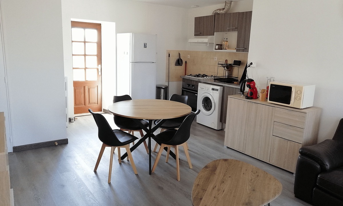 Montsalvy Apartment | Cozy 2-bedroom apartment with a large balcony - Montsalvy