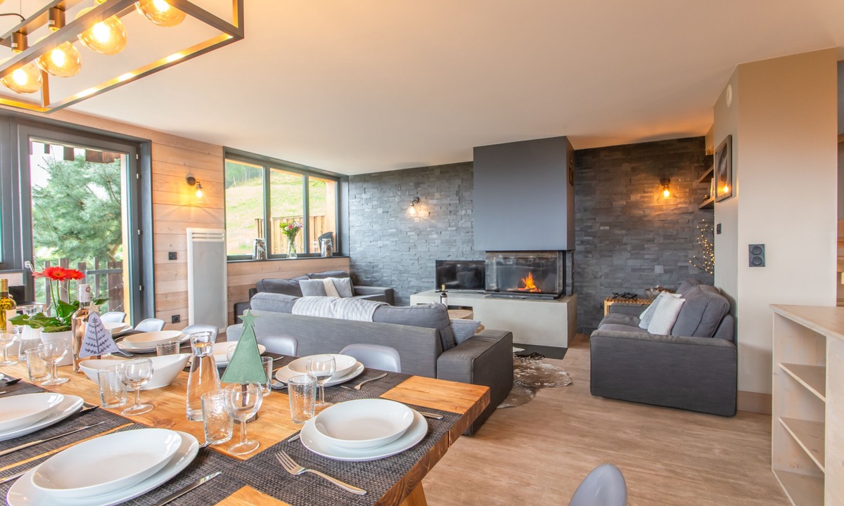 Montchavin Cottage | French Alps 5-Bed Cottage, Sleeps 12 with Parking