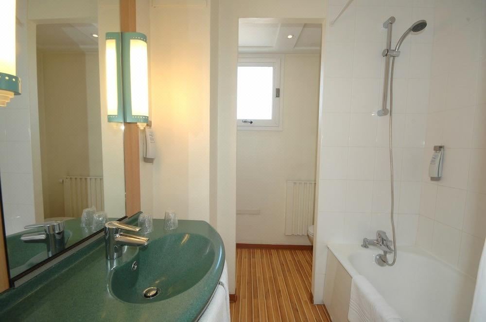 Photo of Bathroom in Millau