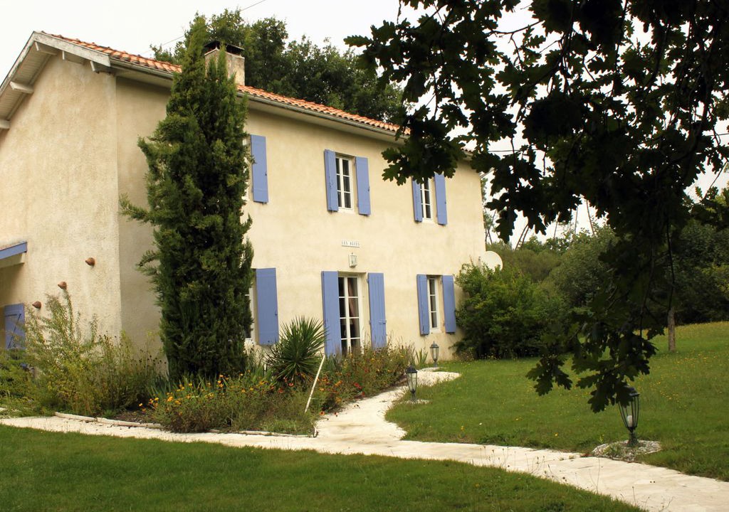 Photo of Buildings in Mios