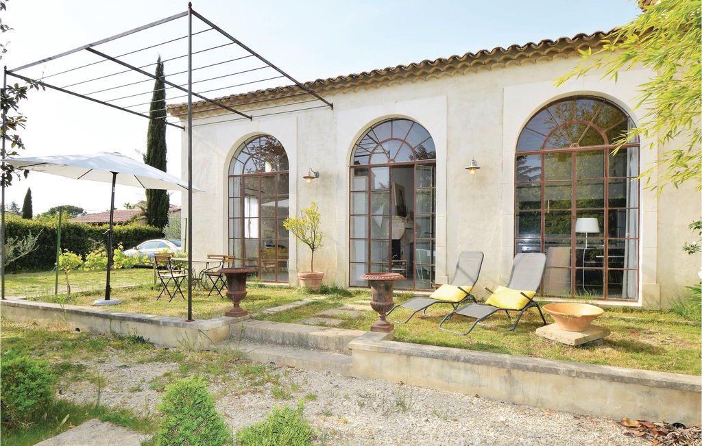 Photo of Buildings in Vallabregues