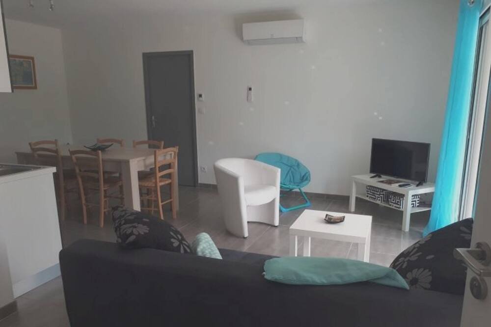 Photo of Livingroom in Saint-Paul-le-Jeune