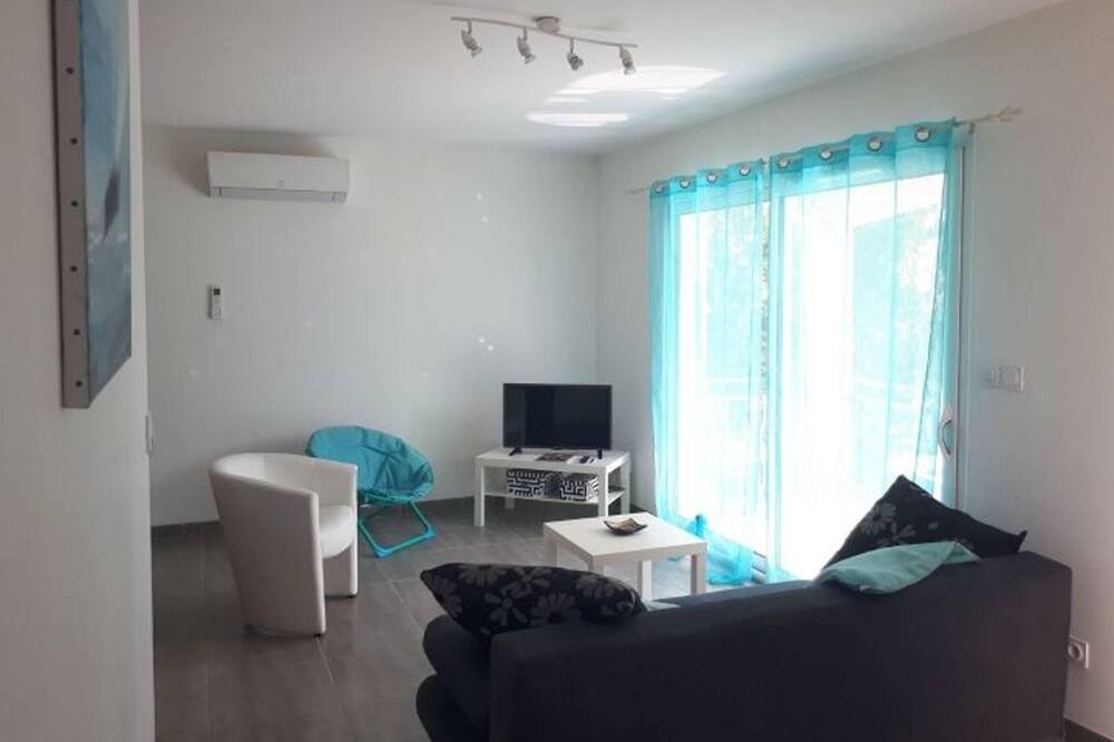 Photo of Livingroom in Saint-Paul-le-Jeune