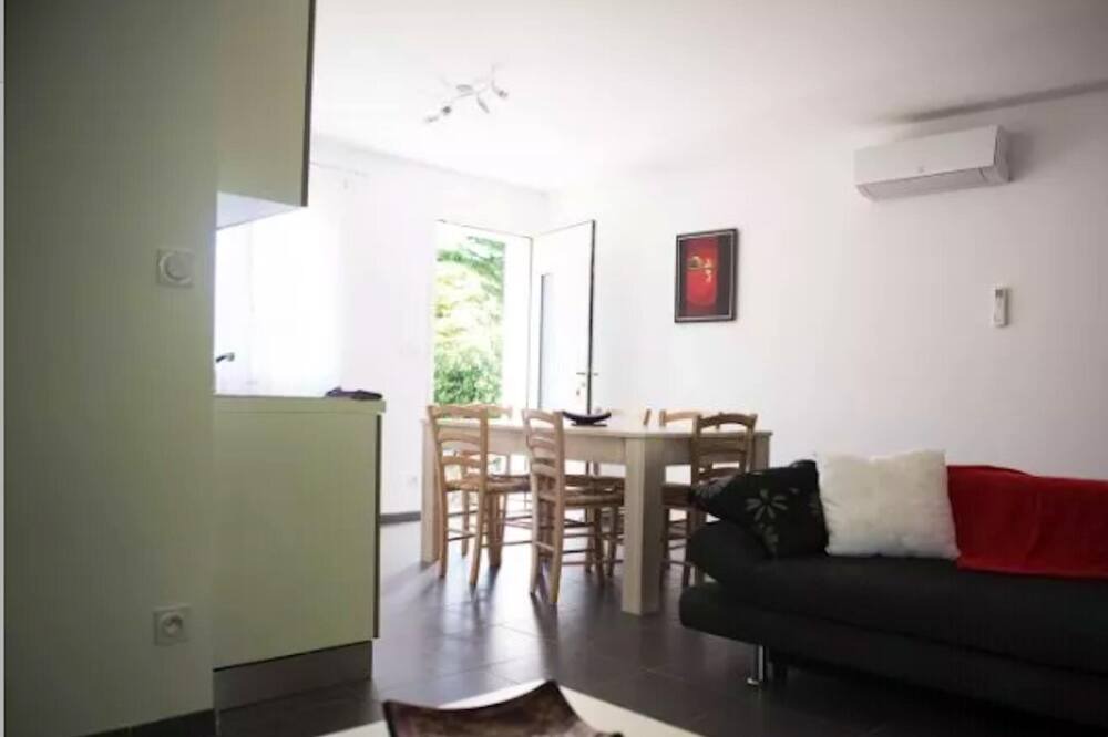 Photo of Livingroom in Saint-Paul-le-Jeune