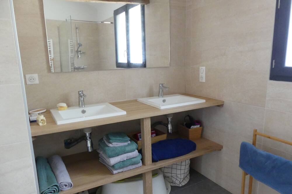 Photo of Bathroom in Saint-Vincent-de-Tyrosse