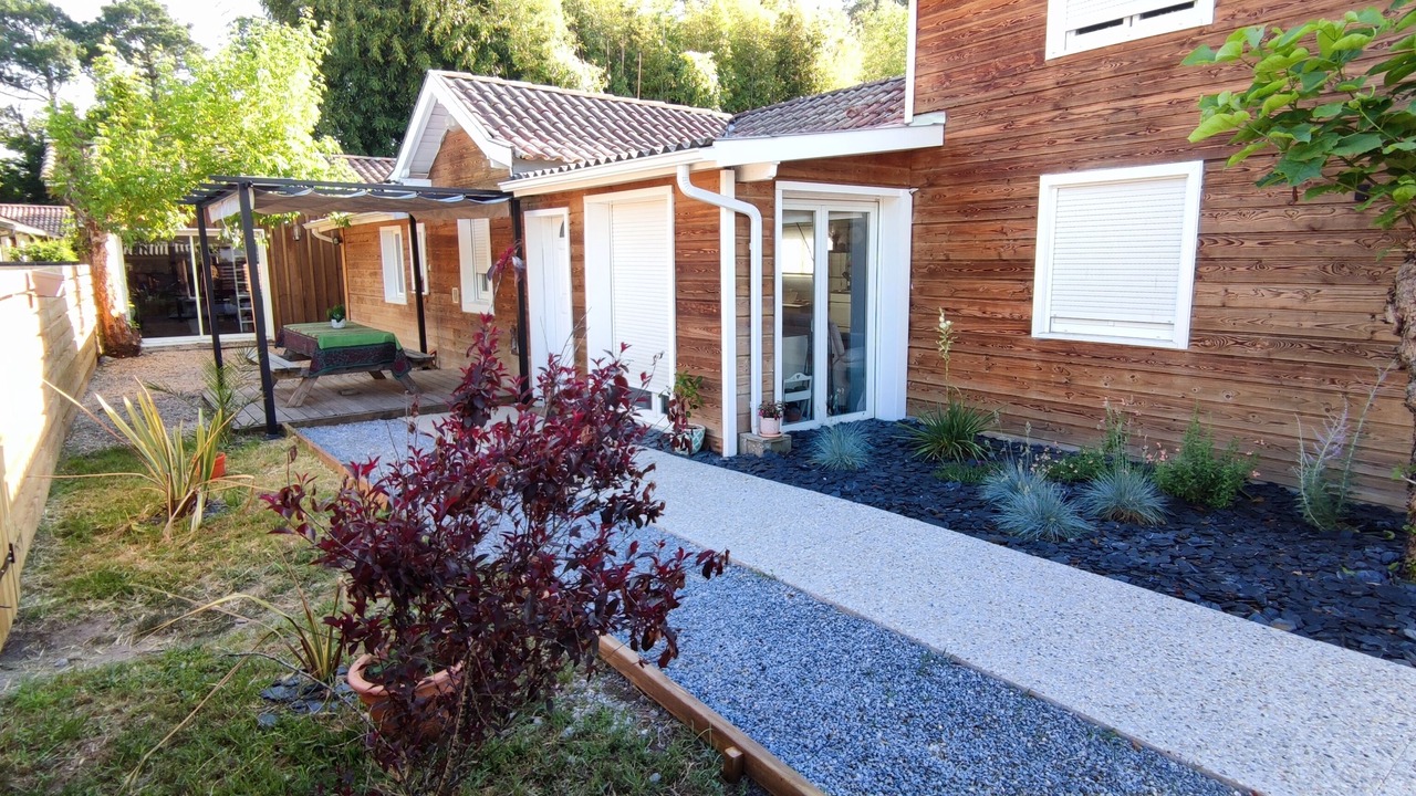 Photo of Outdoor in Salles