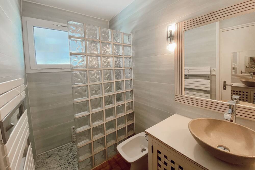 Photo of Bathroom in Josse