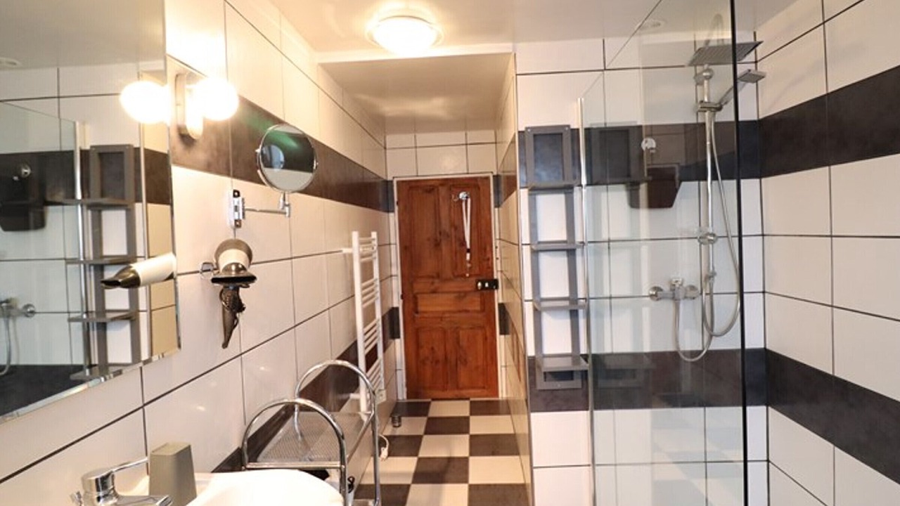 Photo of Bathroom in Neuveglise-sur-Truyere