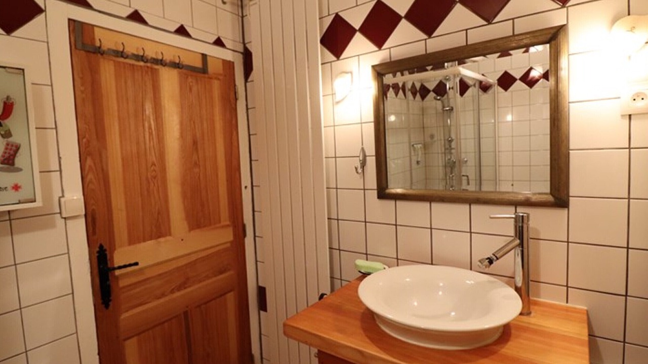 Photo of Bathroom in Neuveglise-sur-Truyere