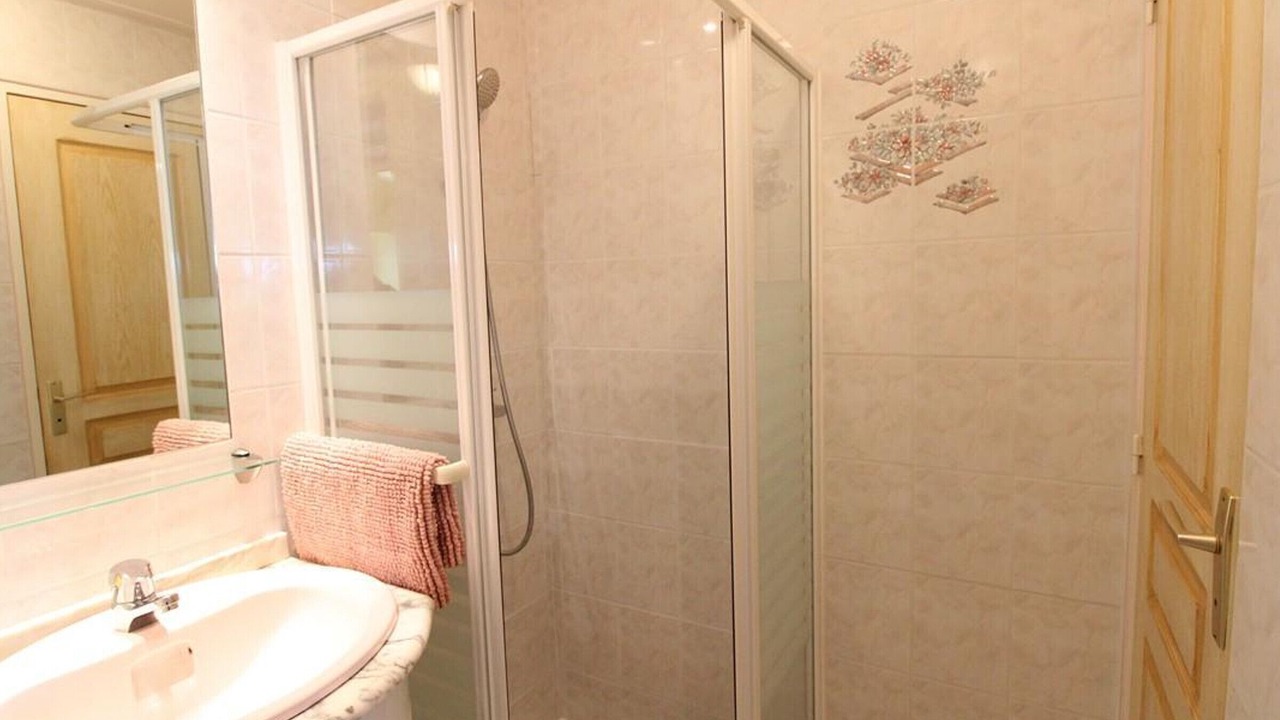 Photo of Bathroom in Crandelles