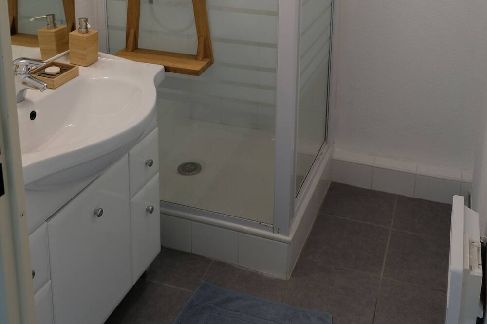 Photo of Bathroom in Lahonce