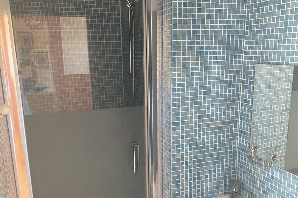 Photo of Bathroom in Saint-Nazaire
