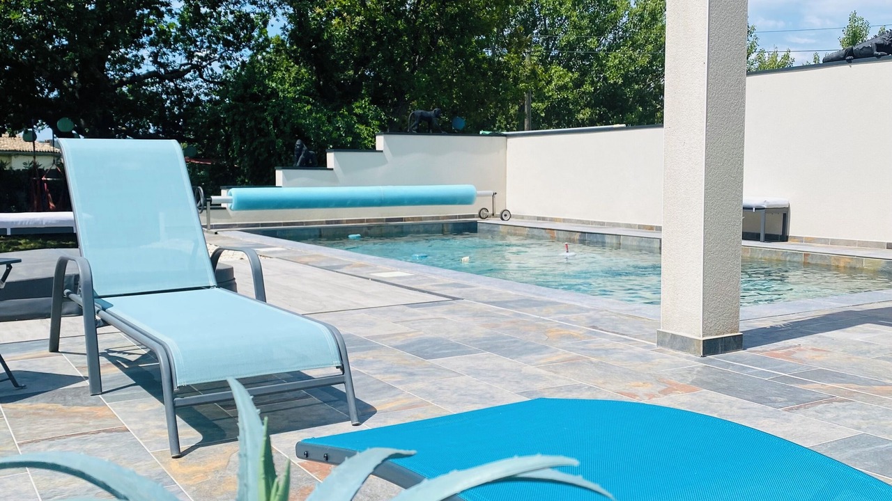 Photo of Outdoor in Sainte-Cecile-les-Vignes