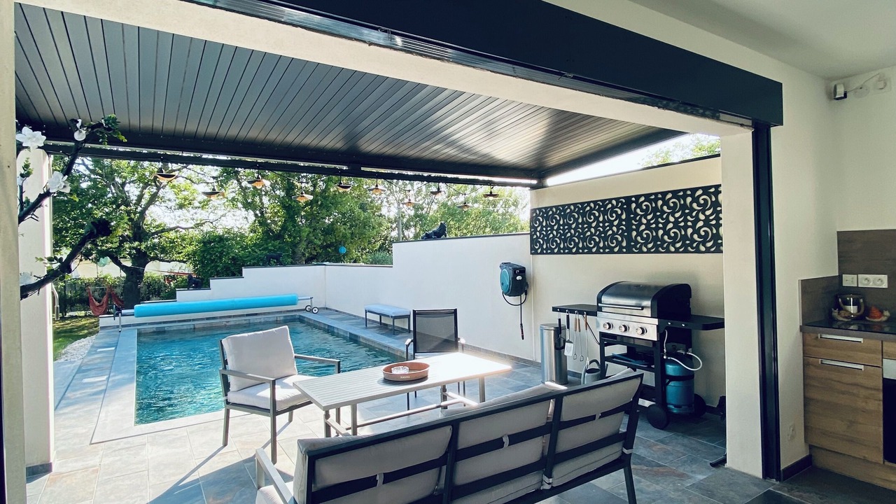 Photo of Outdoor in Sainte-Cecile-les-Vignes