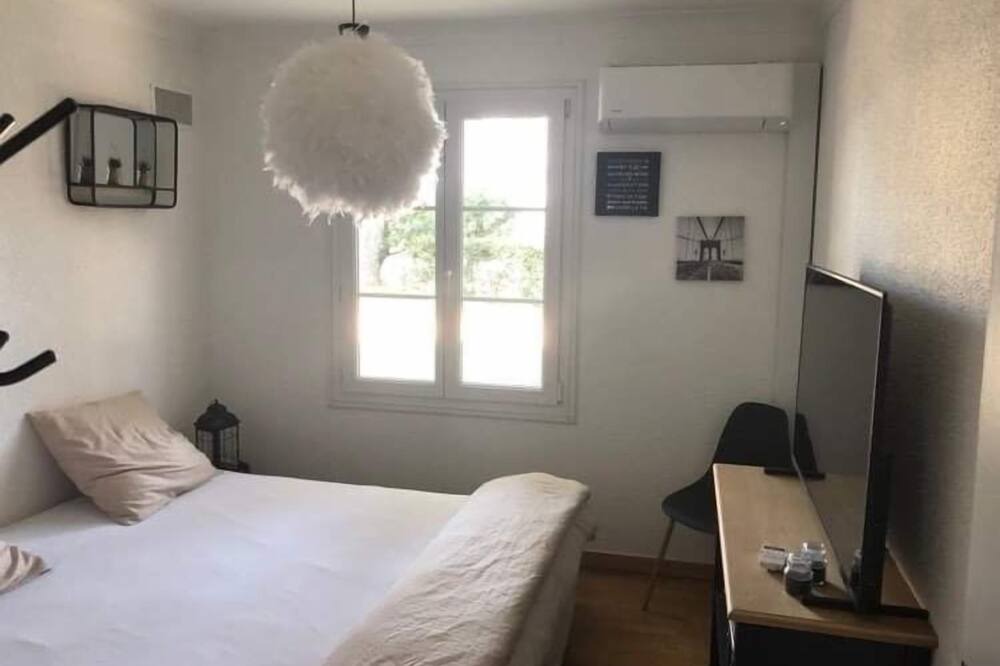 Photo of Bedroom in Saint-Andre-d'Olerargues