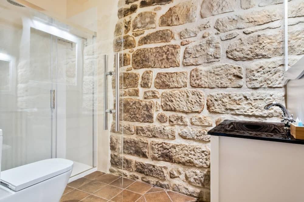 Photo of Bathroom in Tora