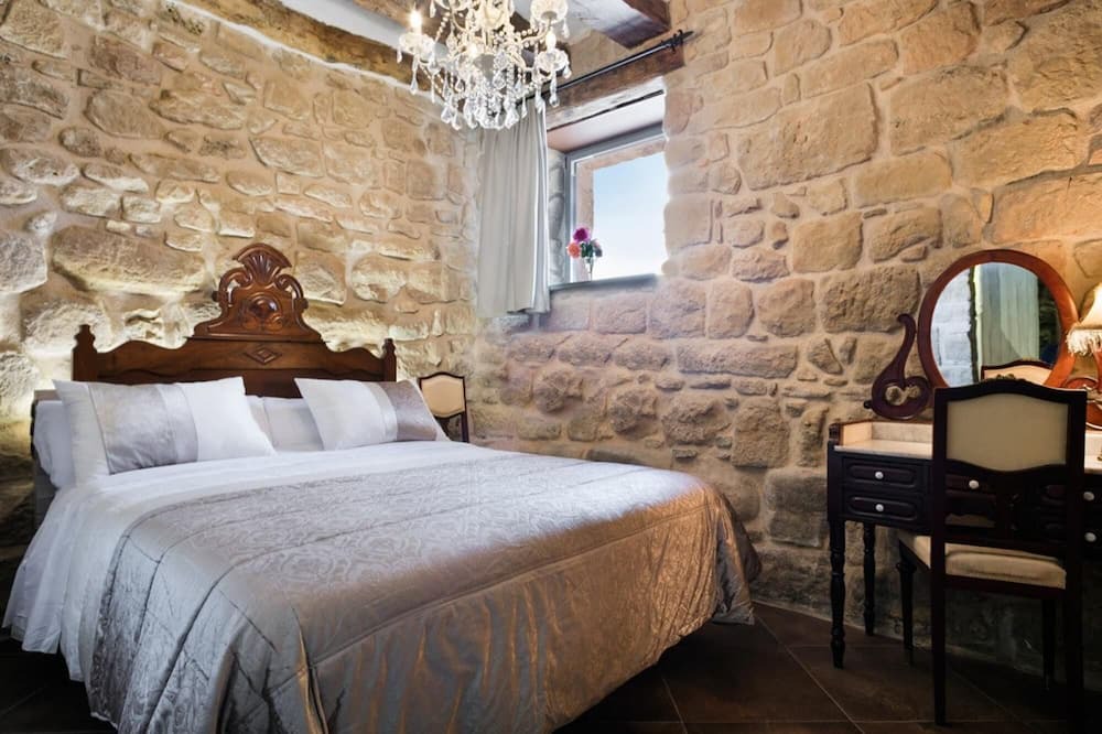 Photo of Bedroom in Tora