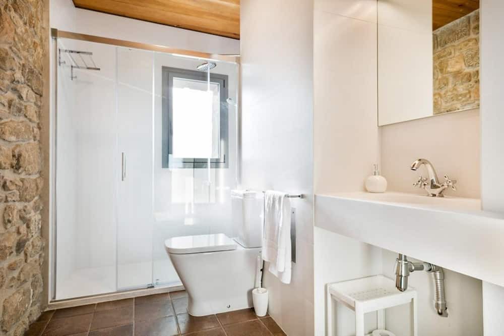 Photo of Bathroom in Tora