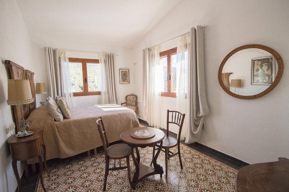 Photo of Bedroom in Castellfollit del Boix