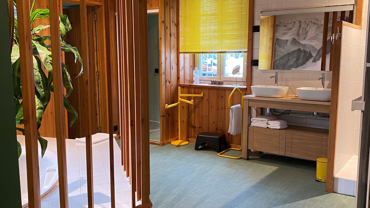 Photo of Bathroom in La Chapelle-du-Bard