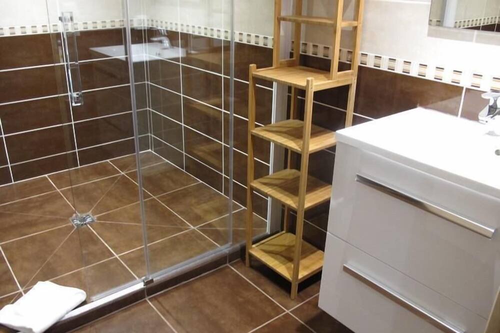 Photo of Bathroom in Nancroit