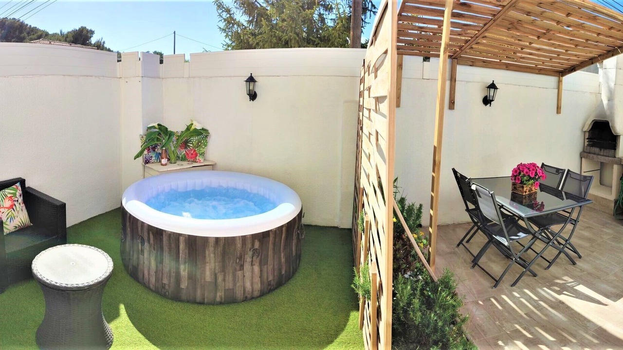 Photo of Outdoor in Ensues-la-Redonne