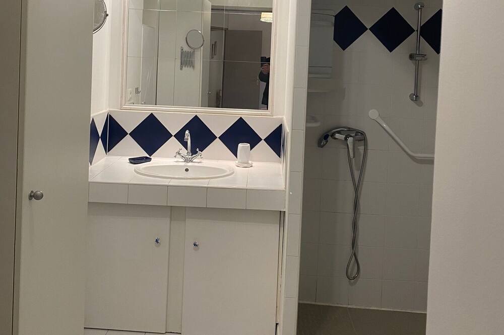 Photo of Bathroom in Aubais
