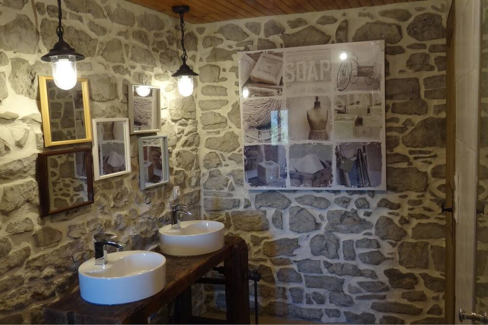 Photo of Bathroom in Labeaume