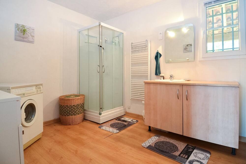Photo of Bathroom in Barjac