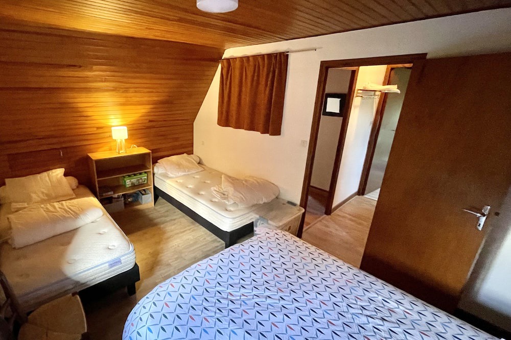 Photo of Bedroom in Campan