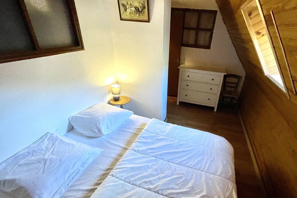 Photo of Bedroom in Campan