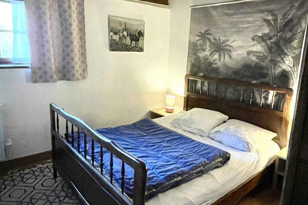Photo of Bedroom in Campan