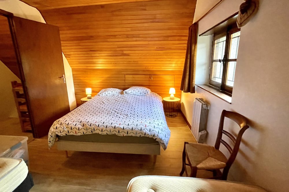 Photo of Bedroom in Campan