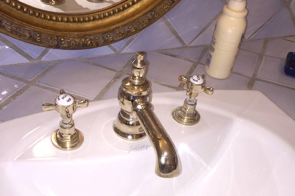 Photo of Bathroom in Saint-Saturnin-les-Apt