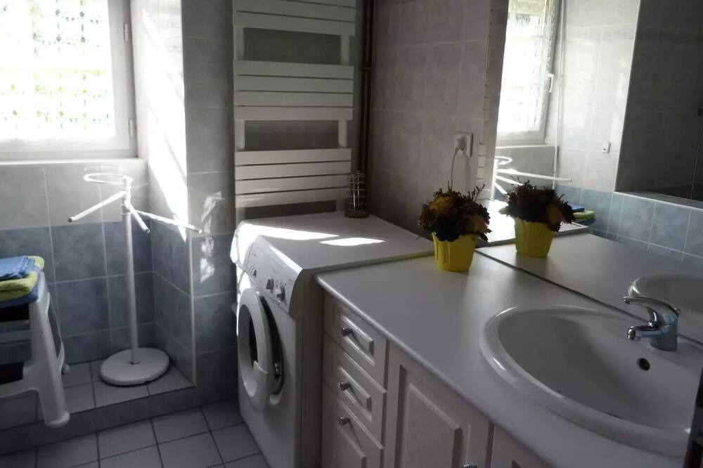Photo of Bathroom in Monceaux-sur-Dordogne