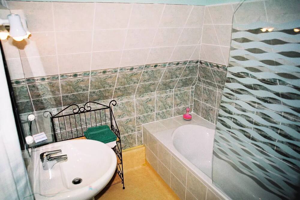 Photo of Bathroom in Monceaux-sur-Dordogne