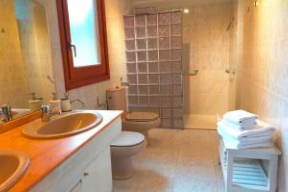Photo of Bathroom in Escaldes-Engordany