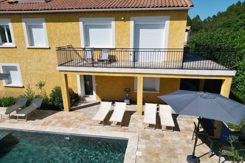 Photo of Outdoor in Saint-Julien-les-Rosiers