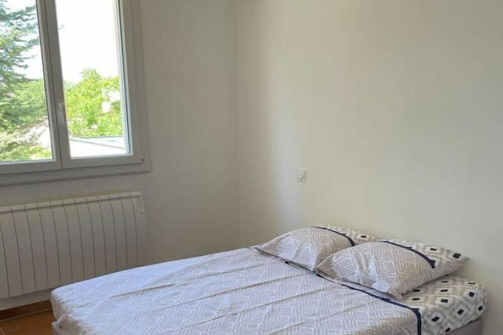 Photo of Bedroom in Saint-Julien-les-Rosiers