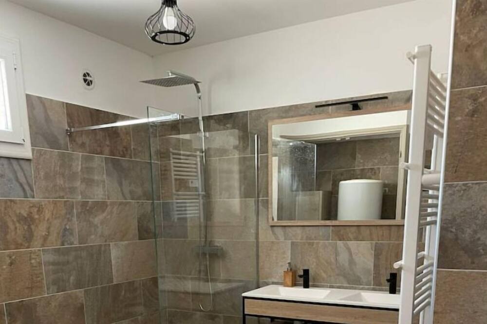 Photo of Bathroom in Saint-Julien-les-Rosiers