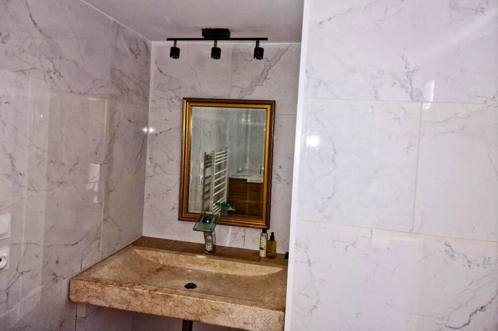 Photo of Bathroom in Chomerac