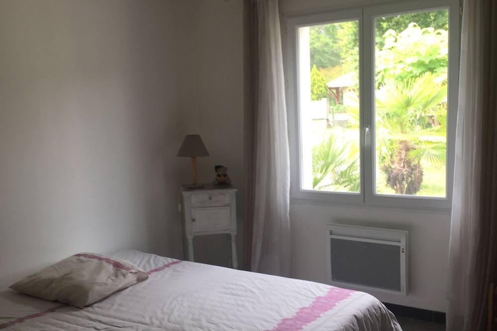Photo of Bedroom in Gaillan-en-Medoc