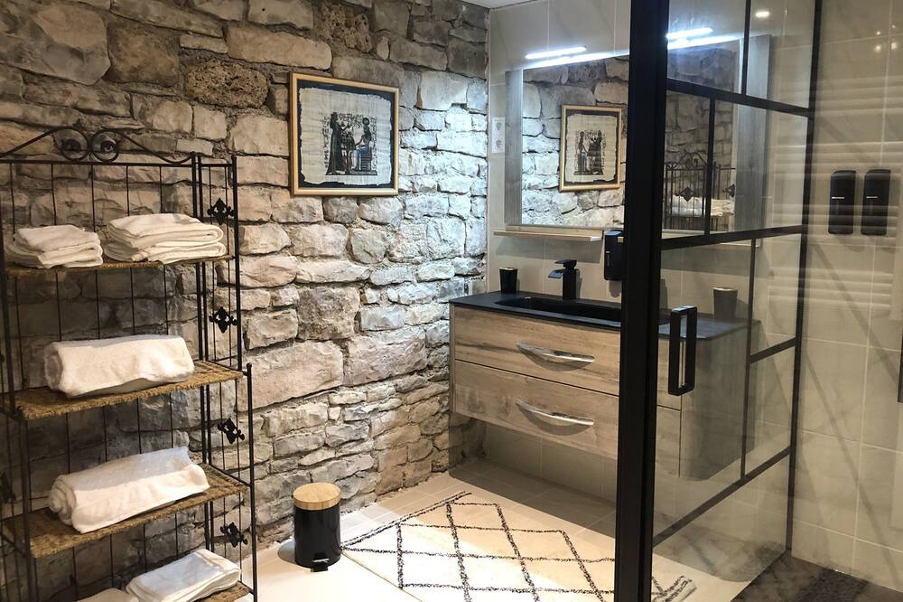 Photo of Bathroom in Bozouls