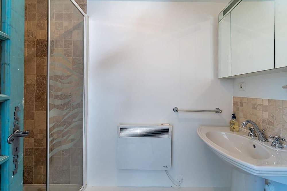Photo of Bathroom in Lisle-sur-Tarn