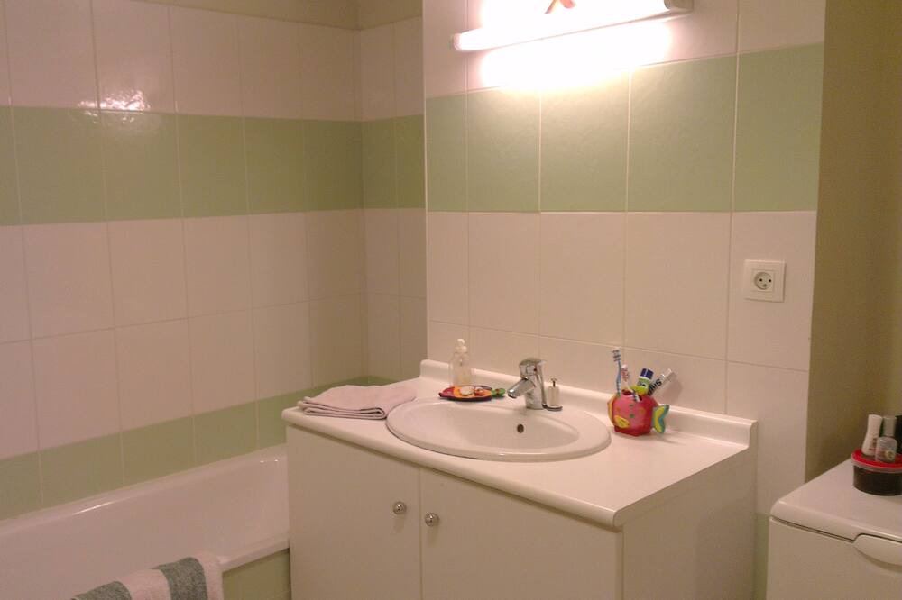 Photo of Bathroom in Lahonce