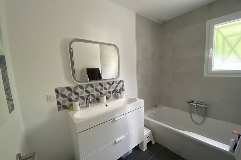Photo of Bathroom in Saubrigues