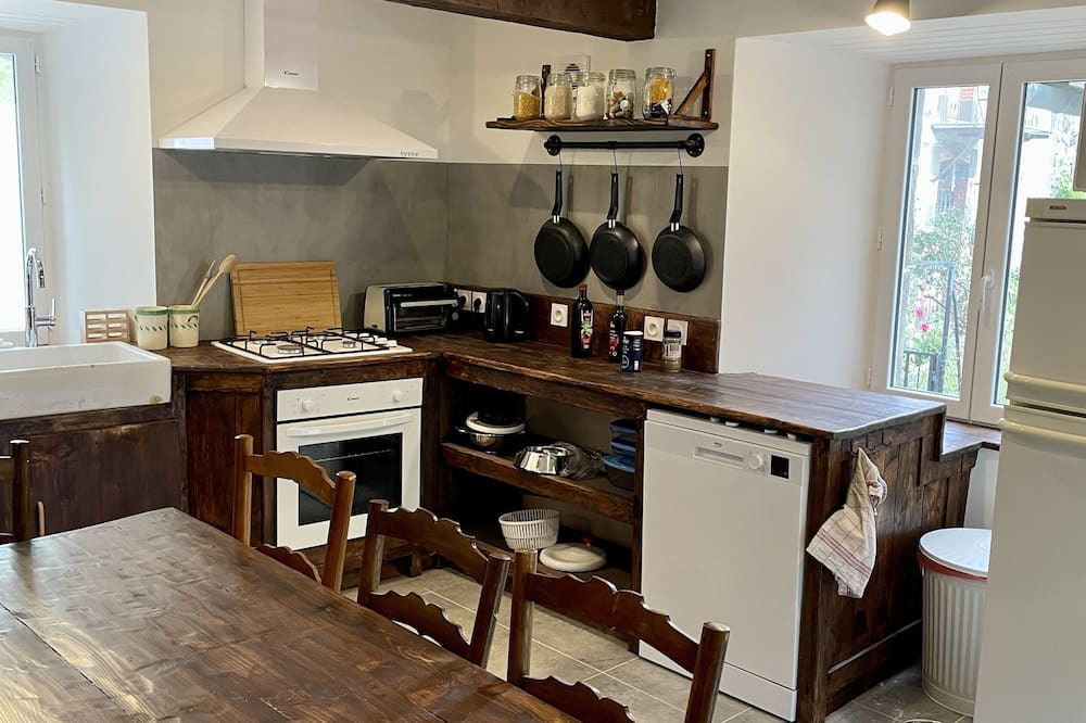 Photo of Kitchen in Saint-Projet-de-Salers