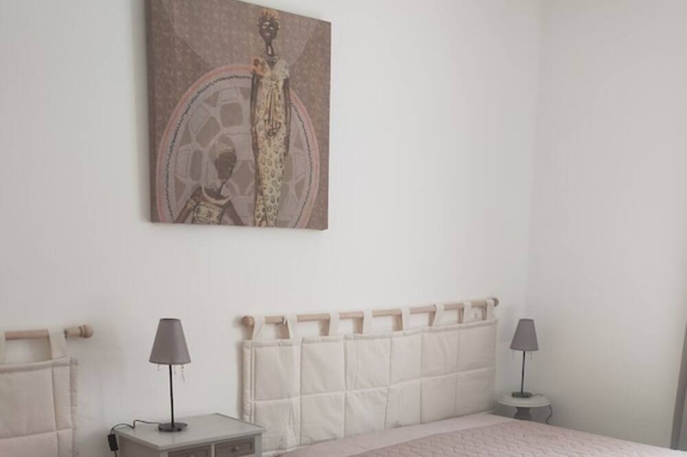 Photo of Bedroom in Peypin-d'Aigues