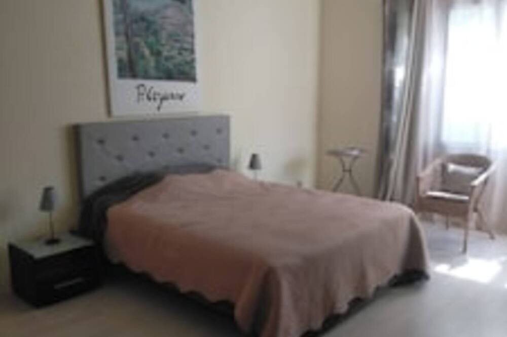 Photo of Bedroom in Peypin-d'Aigues
